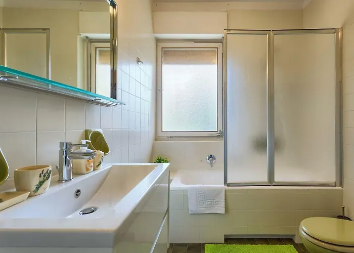 Holiday Toni * Ουμάγκ