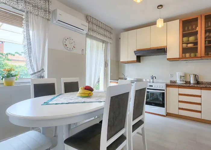 Holiday home Holiday Home Villa Toni By Interhome *